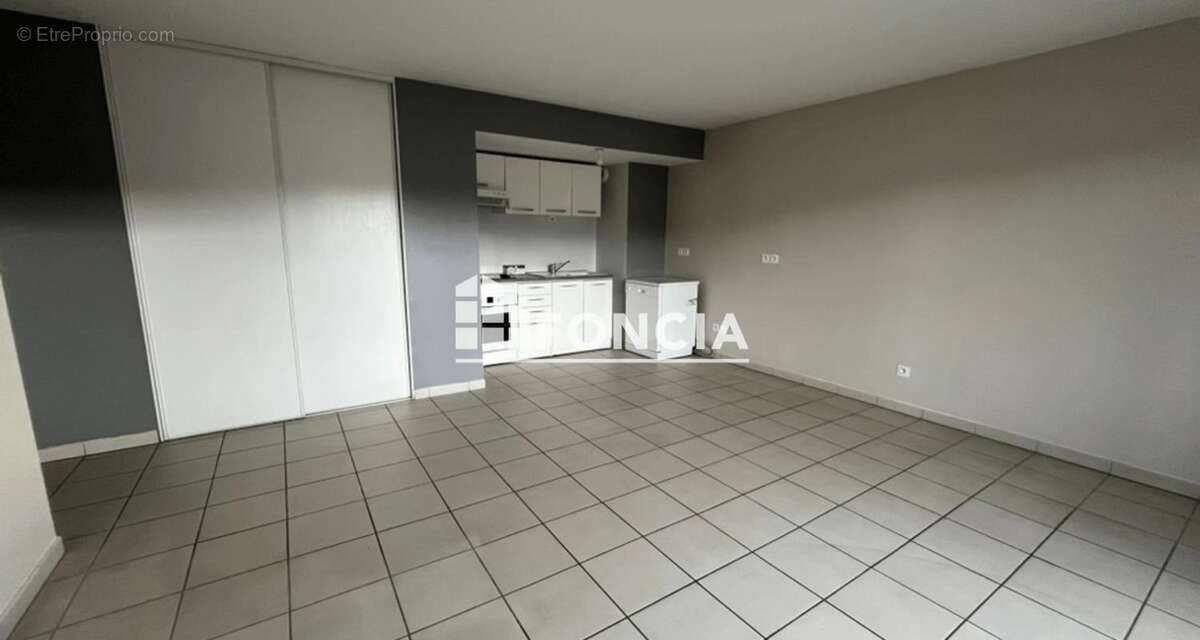 Appartement à BONNE