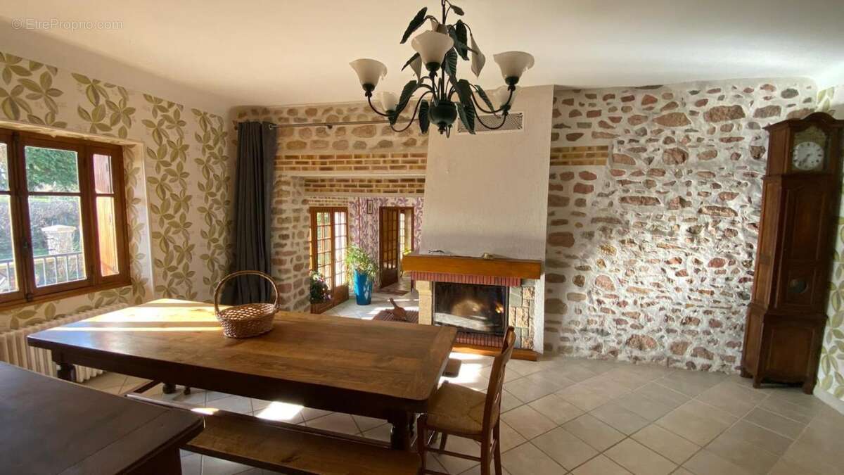 Maison à SAINT-SAULGE