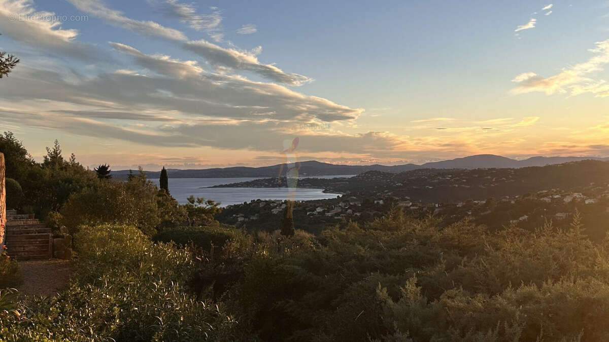 Maison à LES ISSAMBRES