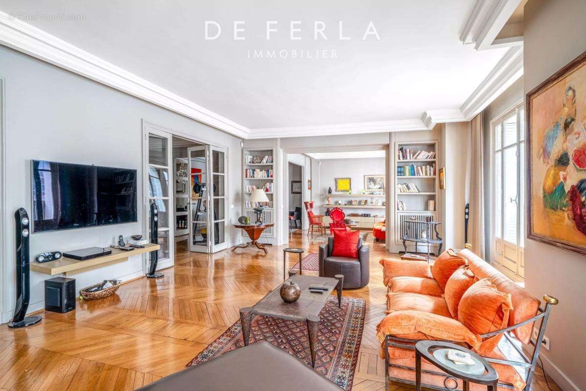 Appartement à PARIS-16E