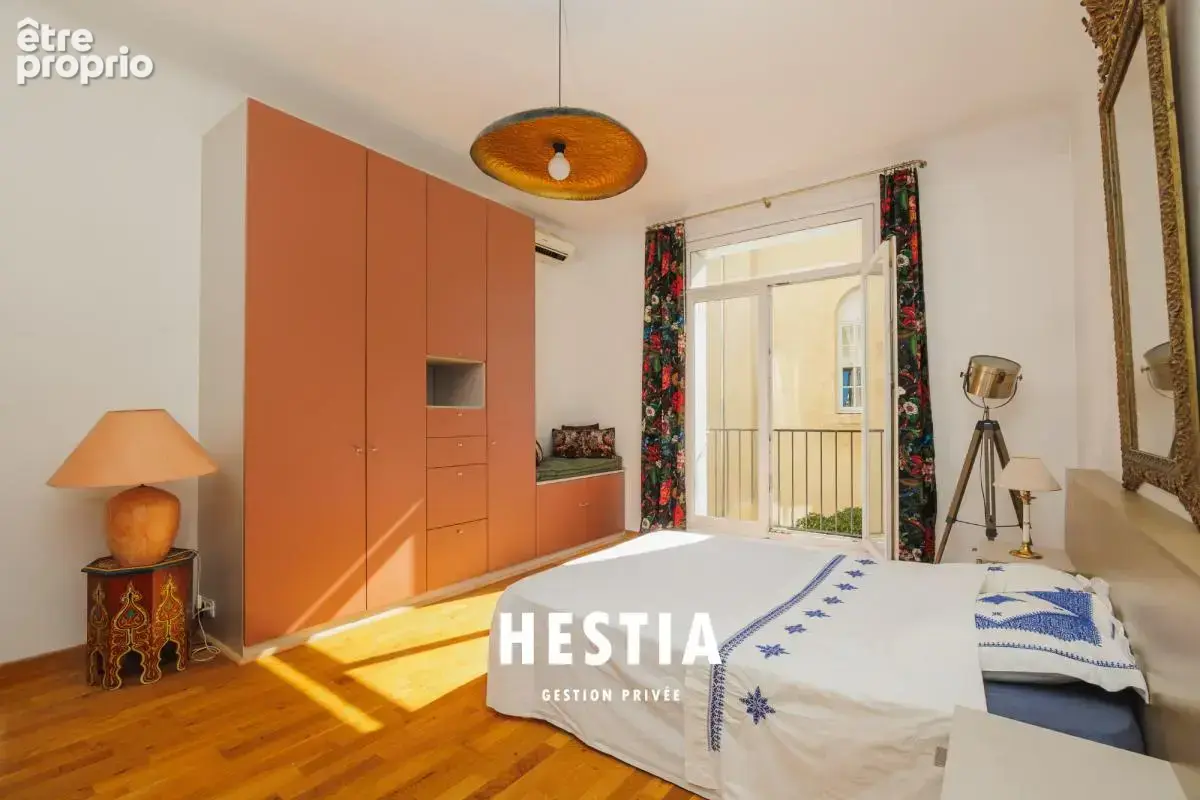 Marseille 6e – Rue Paradis – T3/4 rénové de 114 m² avec terrasse et balcon - photo 11