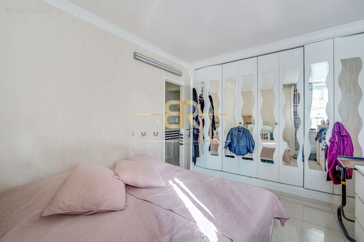 Appartement à PARIS-19E