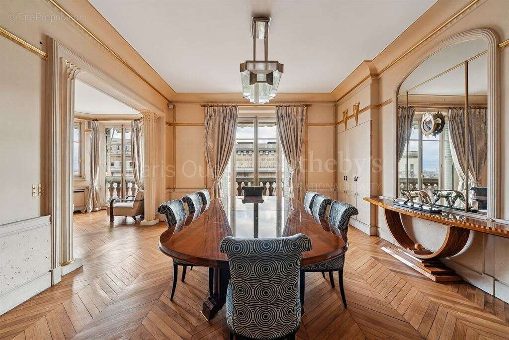 Appartement à PARIS-16E