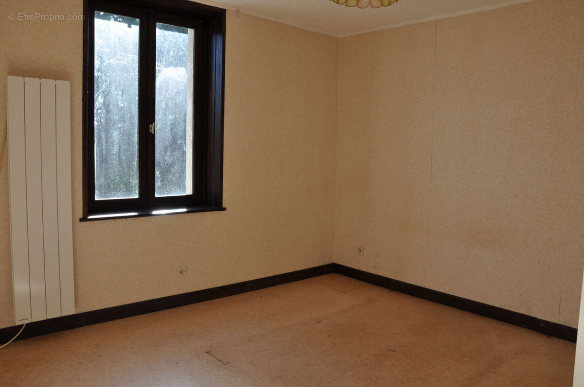 Jolie longère à la campagne, avec 6 chambres et 5610 m2 de terrain - photo 7