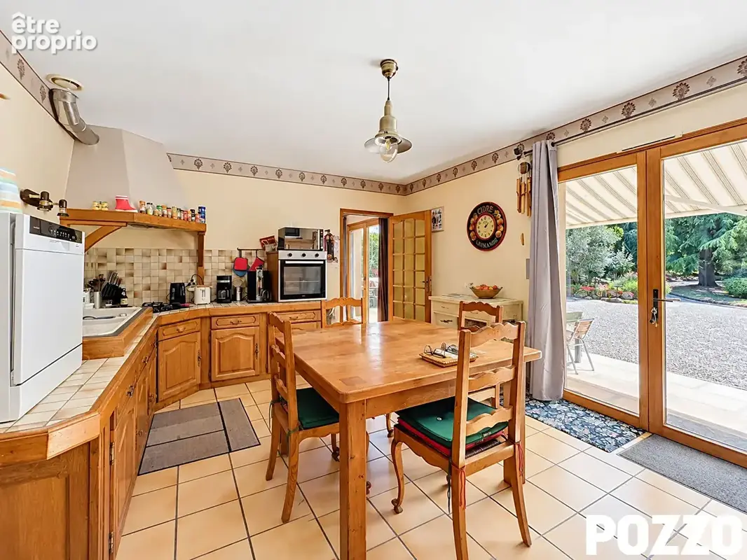 À VENDRE - Maison dans le bourg de Bréhal de 255m² au calme avec parc arboré - photo 6