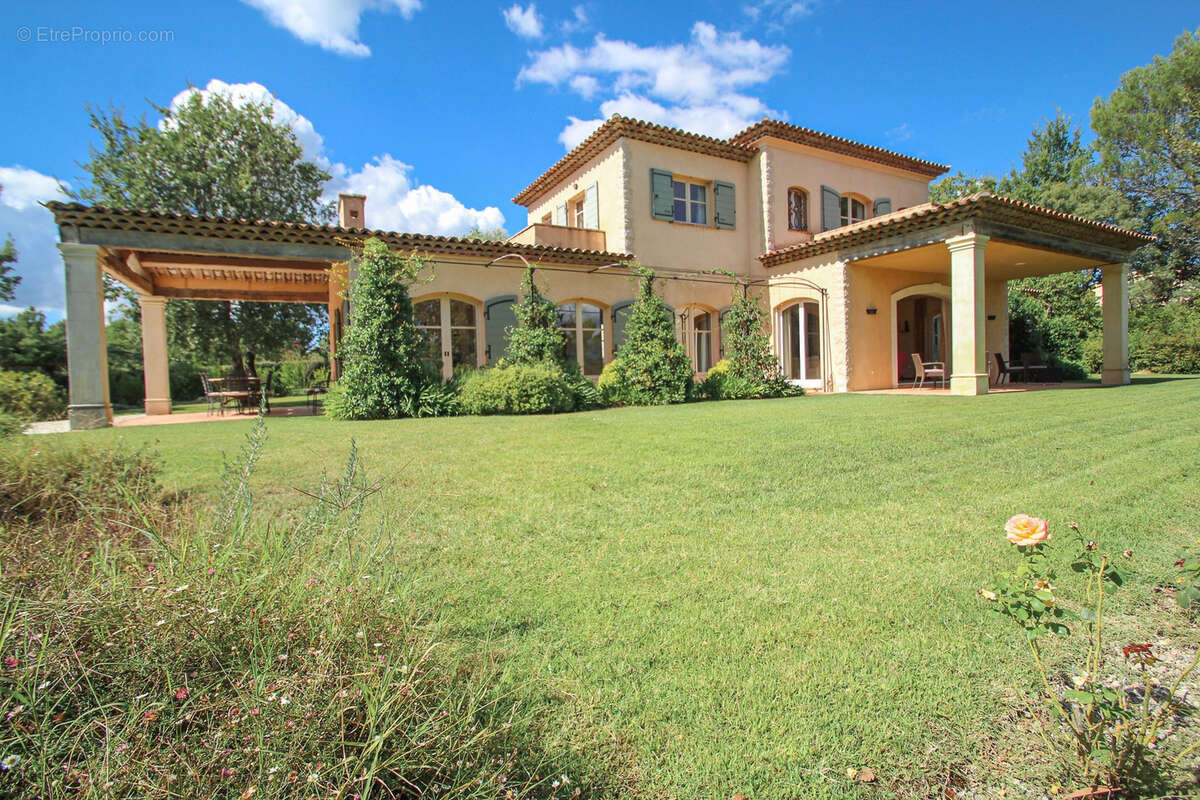 Maison à TOURRETTES