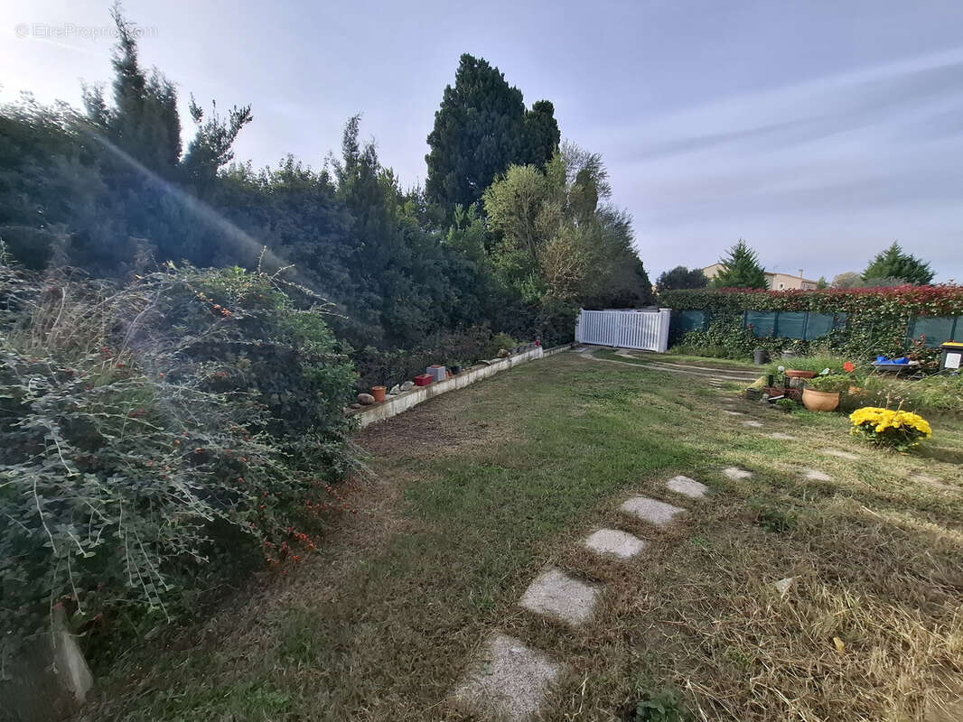 Maison à FONTVIEILLE