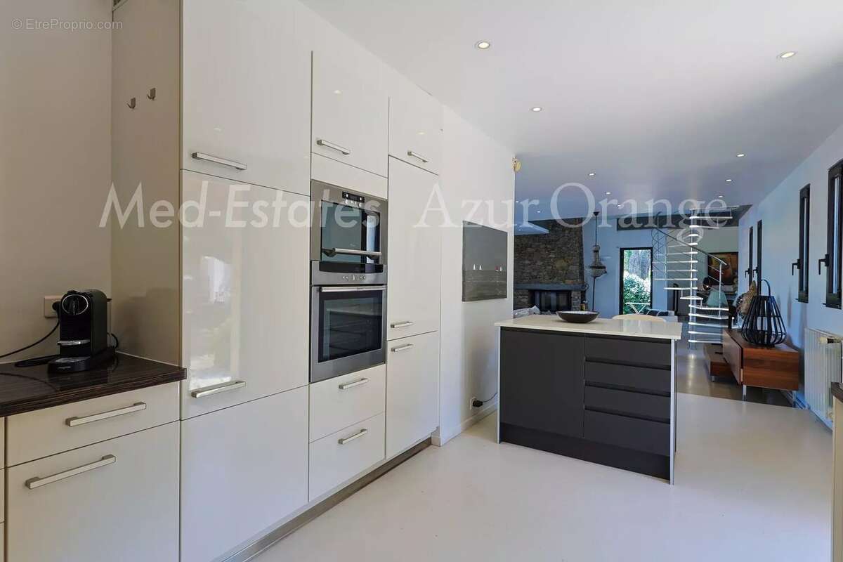 Maison à PLAN-DE-LA-TOUR