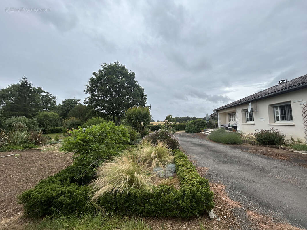 Maison de plain-pied - 5 mins chasseneuil - photo 3