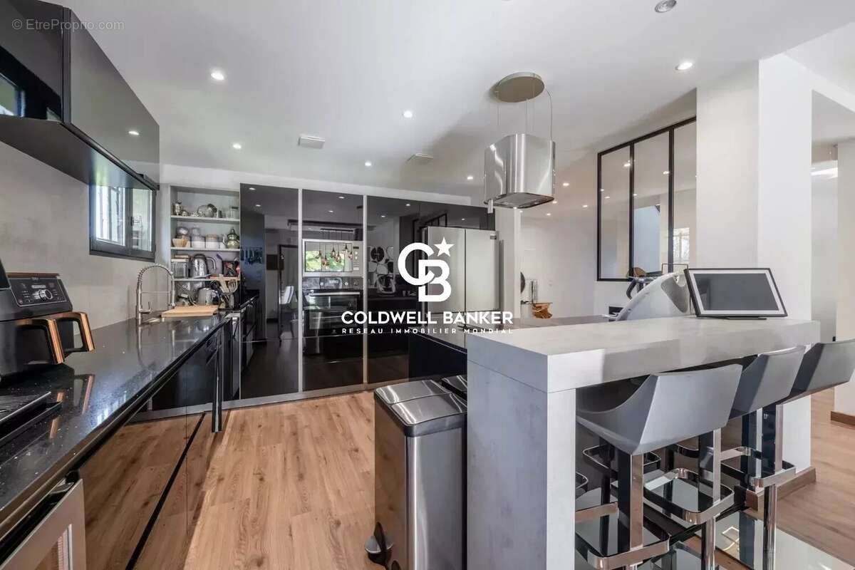 Maison à MONTAGNOLE