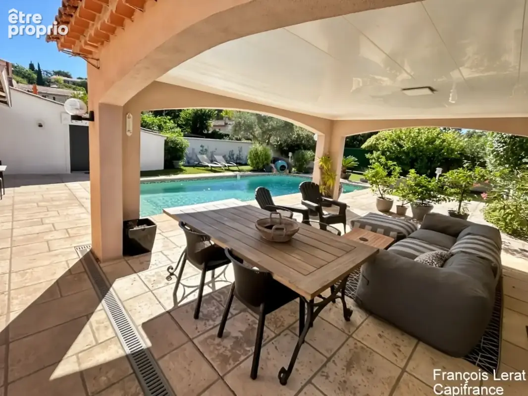 Maison de ville provençale à vendre 5 pièces DRAGUIGNAN (83) avec piscine et jardin arboré- 127,61 m2 loi Carrez - 470 000 € hon - photo 4