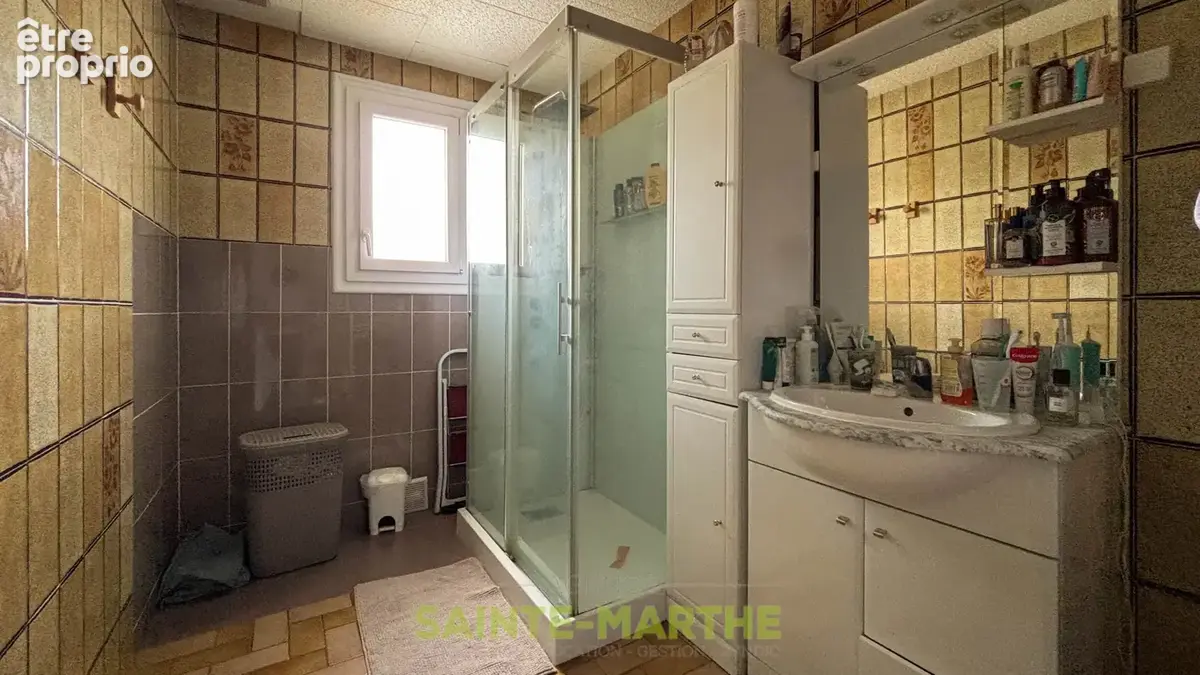 Niort Saint Liguaire. Pavillon sur sous-sol 5 chambres, garage et jardin. - photo 11