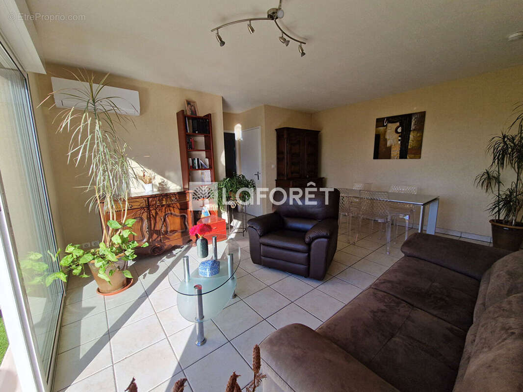 Appartement à ONET-LE-CHATEAU