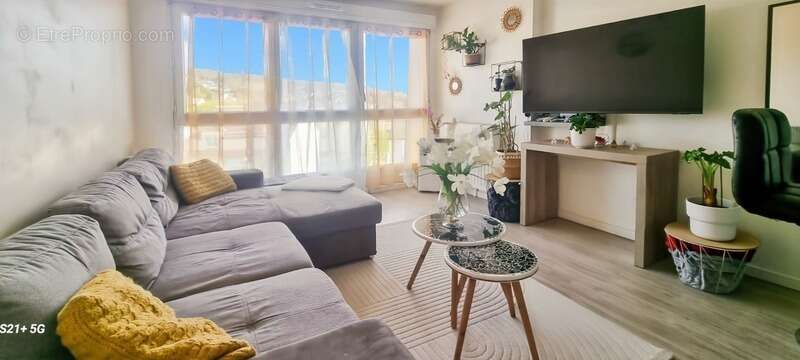 Appartement à CHANTELOUP-LES-VIGNES
