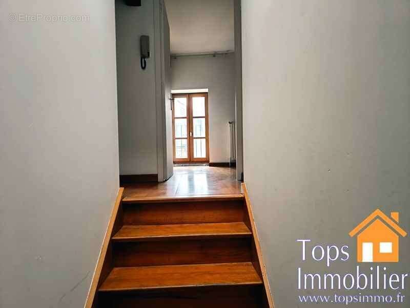 Appartement à VAILHOURLES