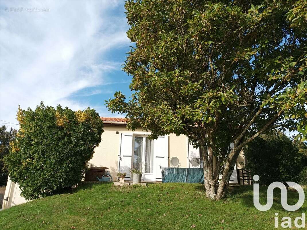 Maison 119 m² à Varzay  - photo 2