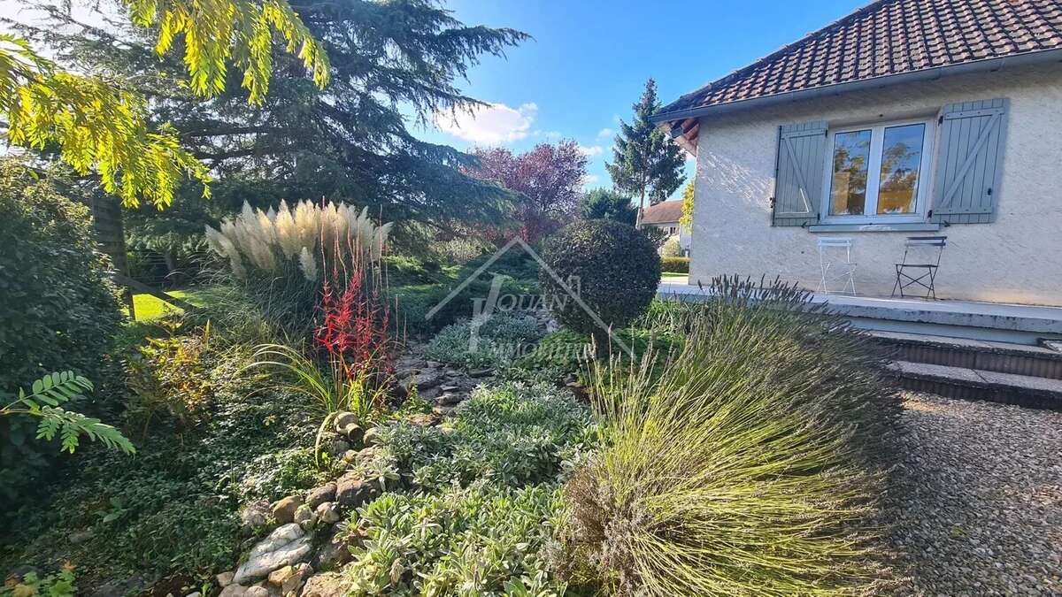Maison à AINAY-LE-CHATEAU