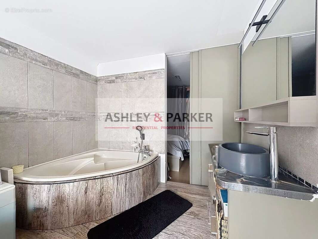 Appartement à SAINT-LAURENT-DU-VAR