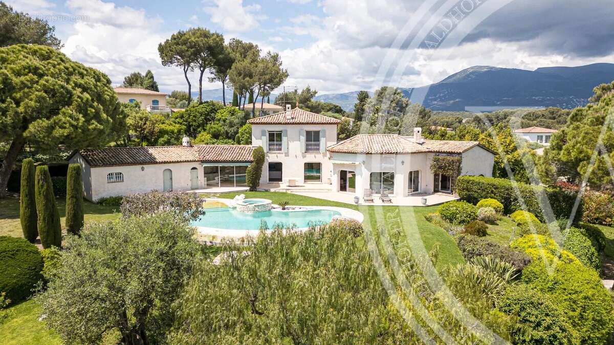 Maison à ROQUEFORT-LES-PINS