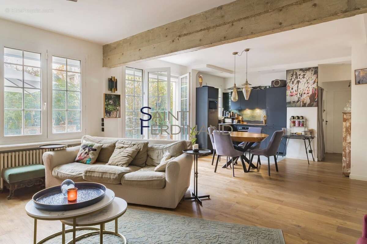 Appartement à PARIS-16E