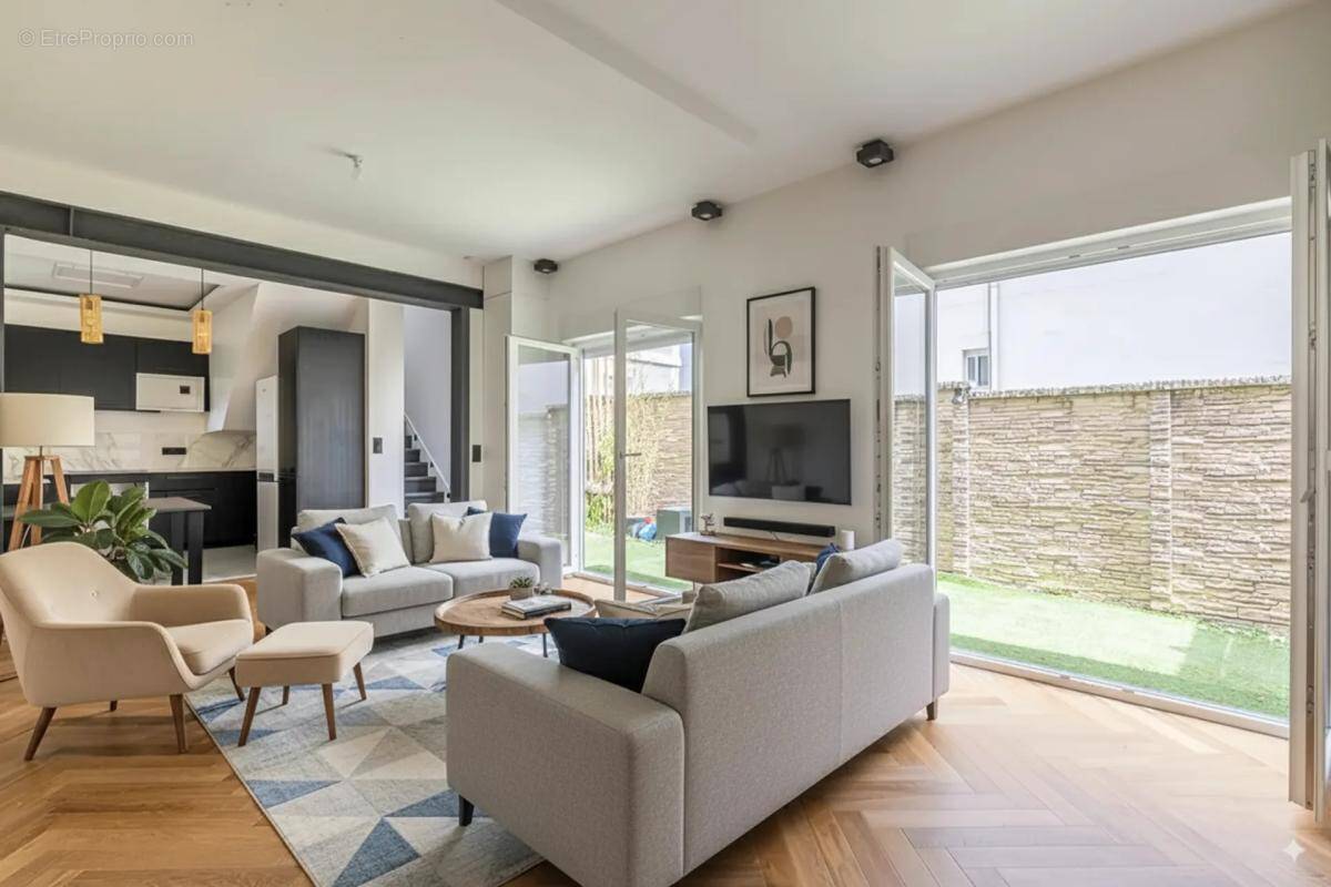 Maison à SAINT-MAUR-DES-FOSSES