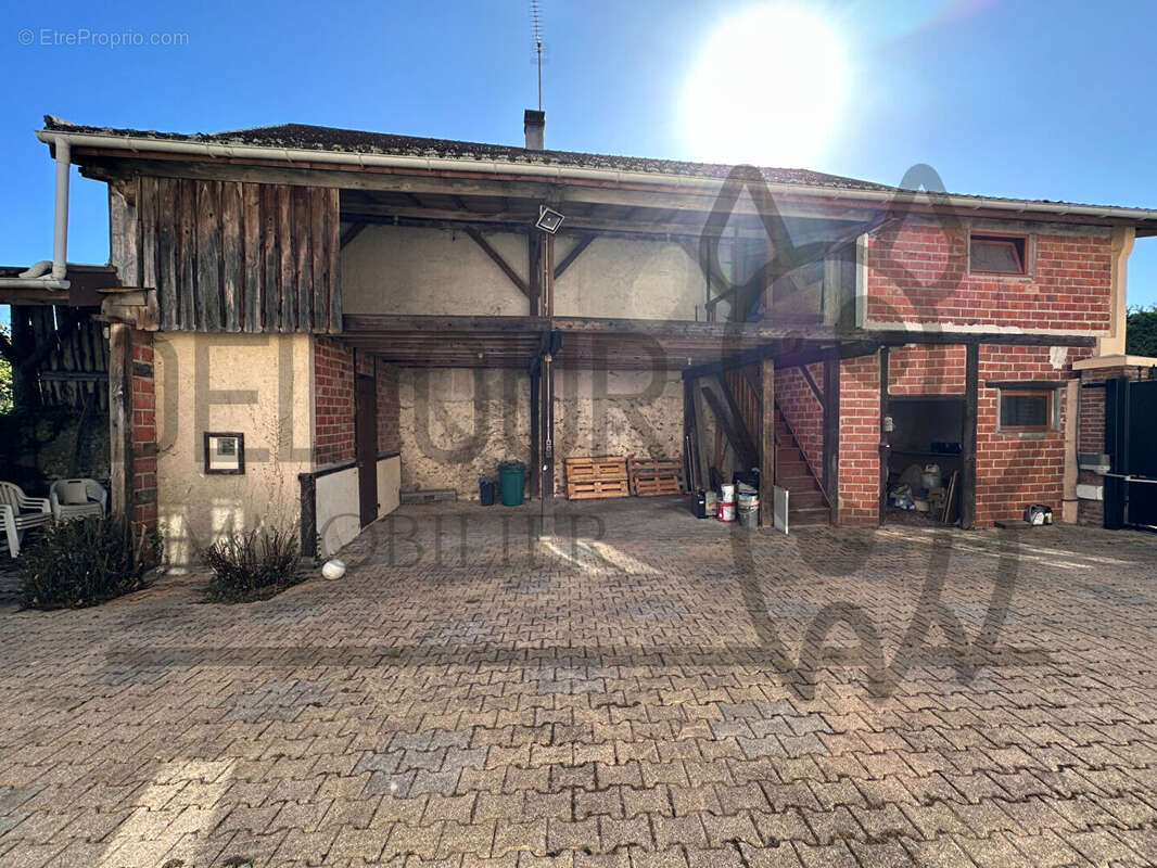 Maison à VILLENEUVE-LE-COMTE