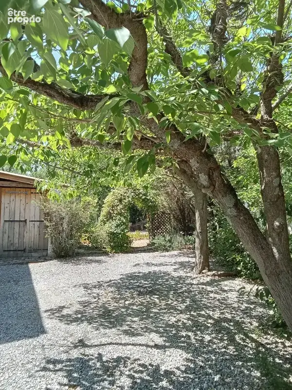 Villa avec jardin et 2 garages. - photo 10