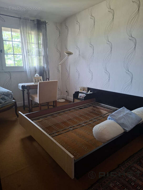 Maison familiale d'exception -160 m² -5 chambres -Proche Centre-Ville Carbon Blanc 6 pièce(s) 160 m2 - photo 8