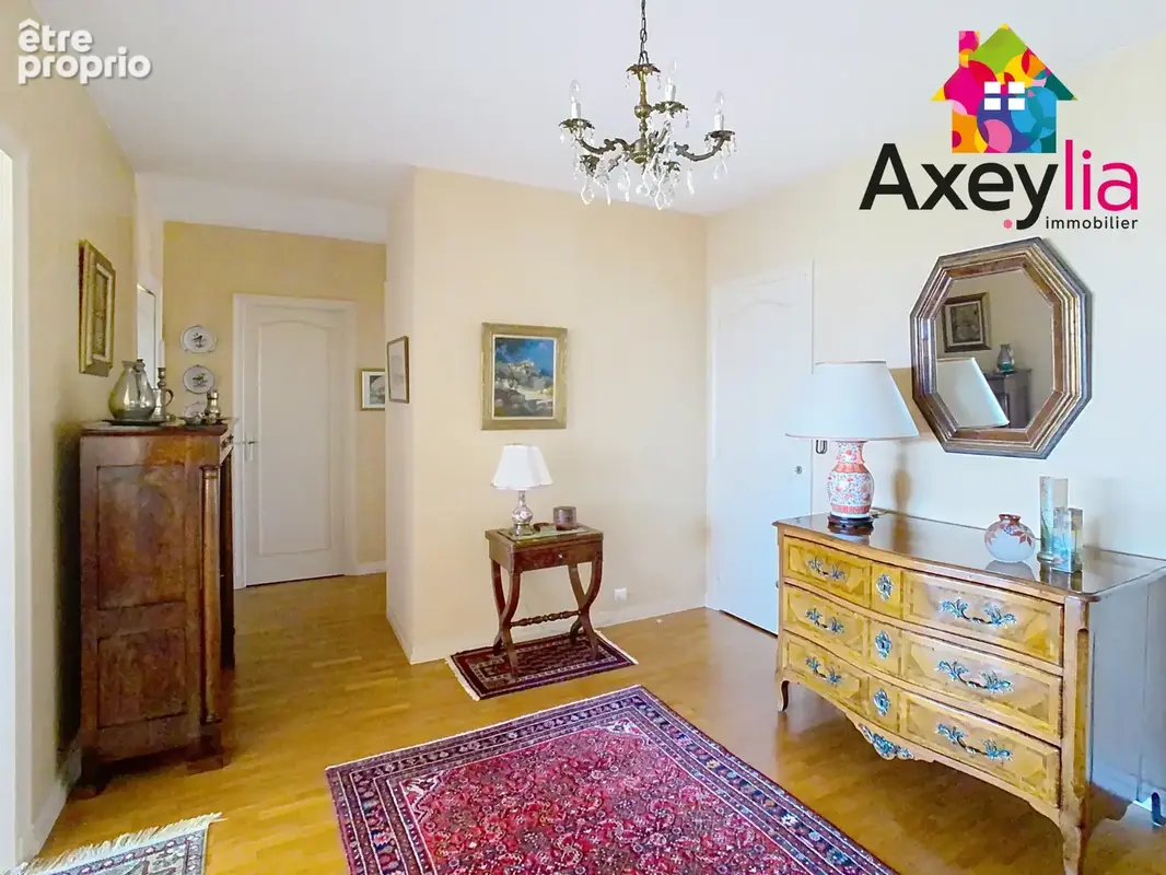 A vendre- roanne hyper centre- appartement t5 avec 2 caves et place de parking sécurisé - photo 10
