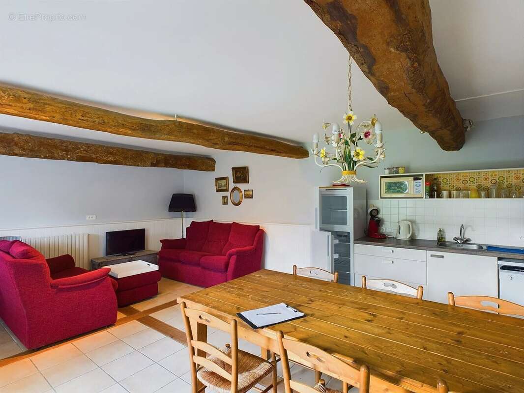 Maison à SAINT-JEAN-D'ANGELY