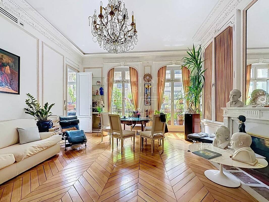 Appartement à PARIS-17E