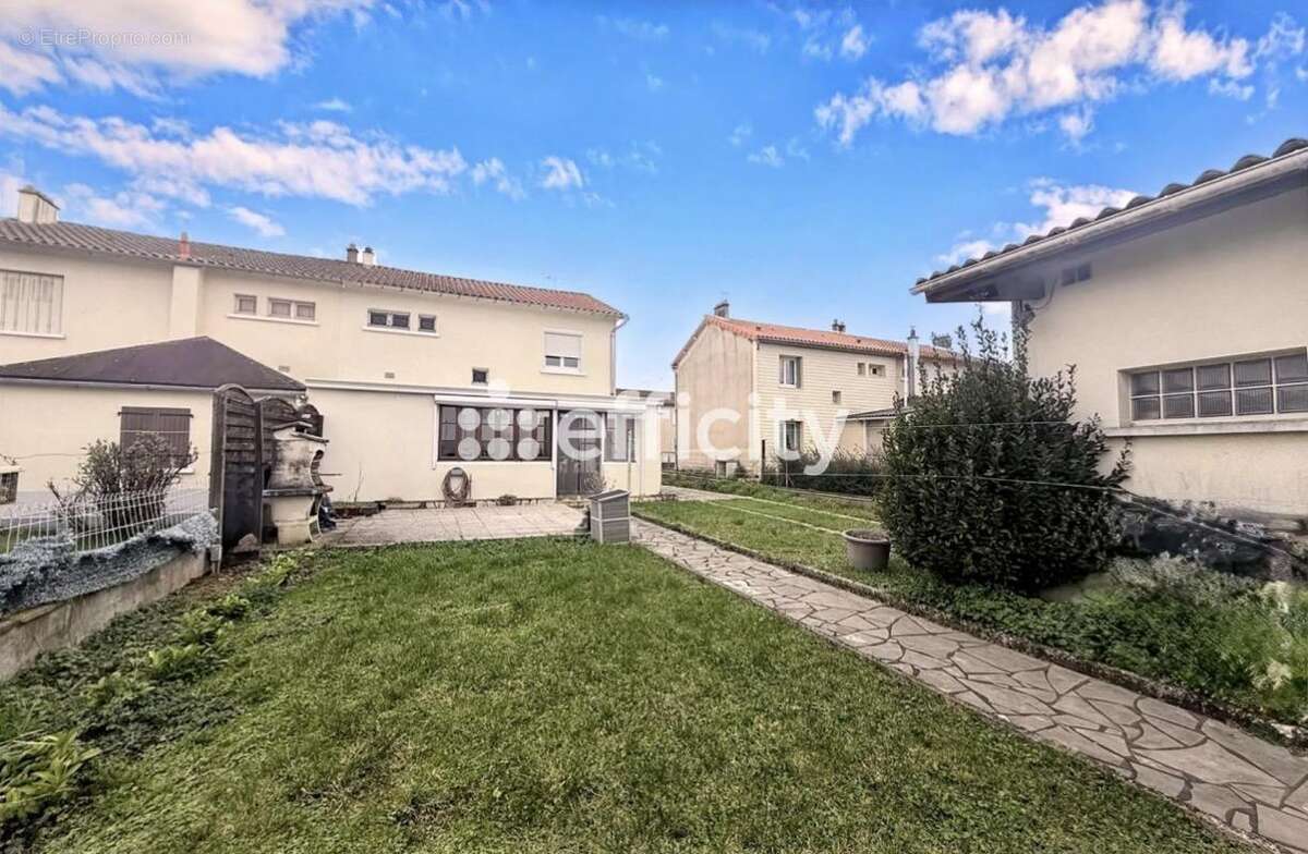 Maison à RUFFEC