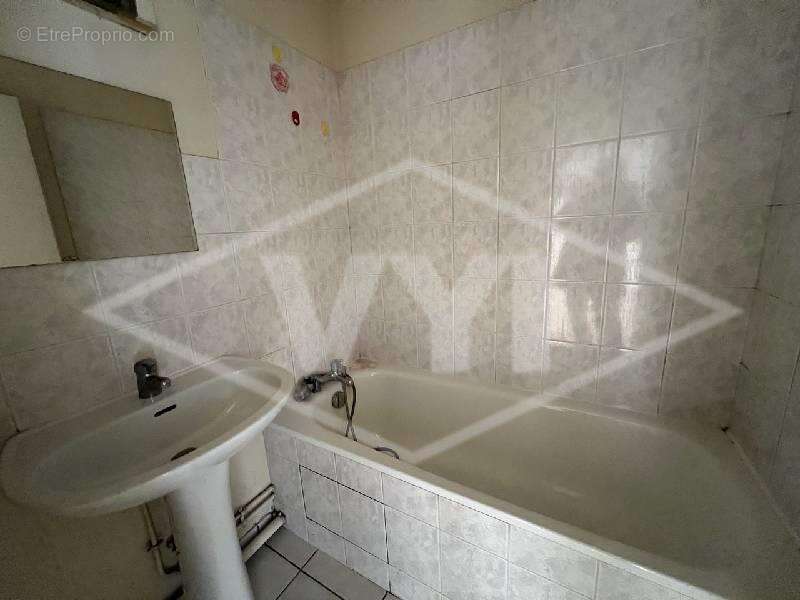 Appartement à COMBS-LA-VILLE