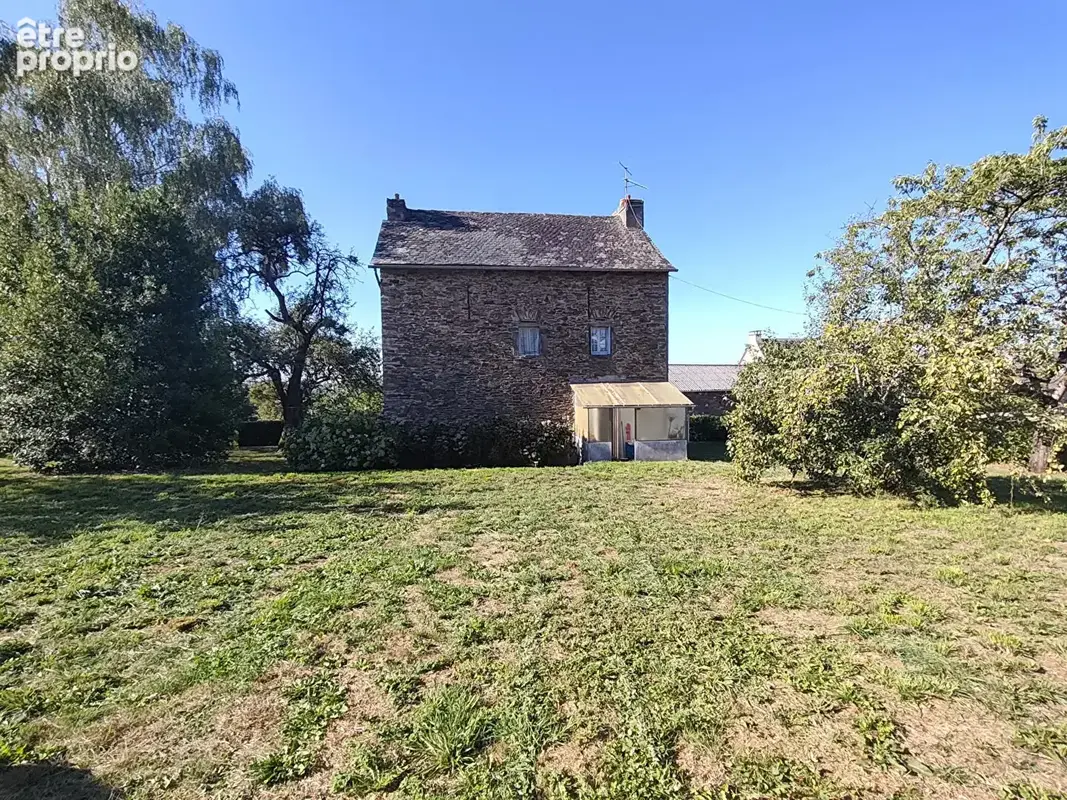Maison en pierres avec grange et terrain arboré - photo 2