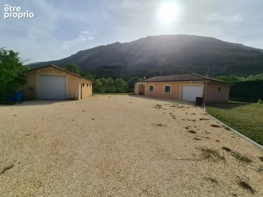 Grande maison avec jardin de 3.000 m2 - photo 7
