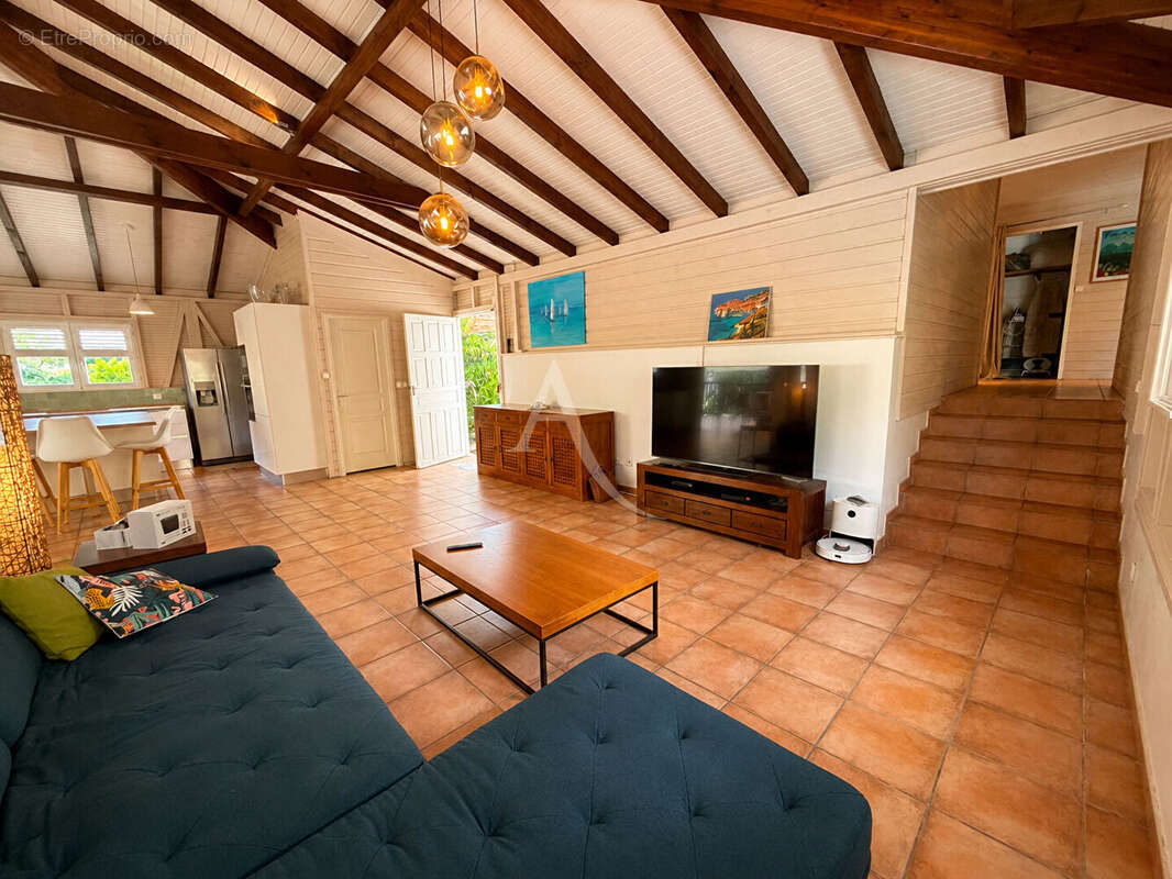 Villa quatre chambres avec piscine et environnement paisible sur les hauteurs de Fort de France - photo 9