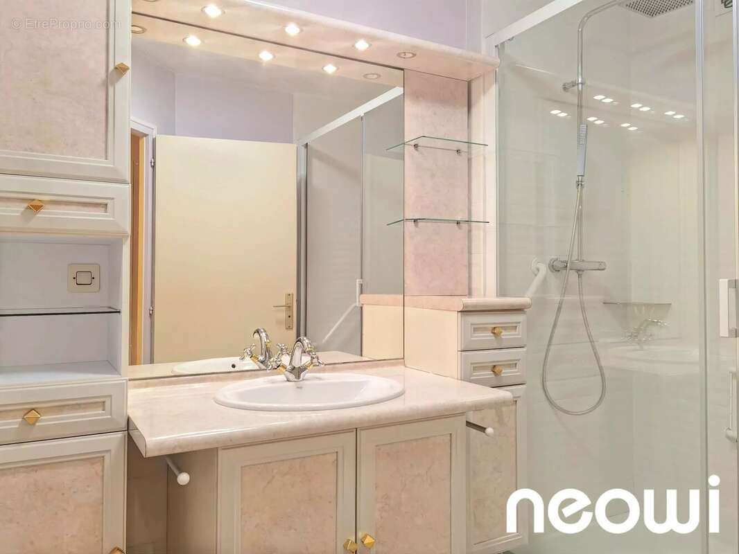 RARE-Appartement de 96 m² avec ascenseur, garage et loggia - photo 7