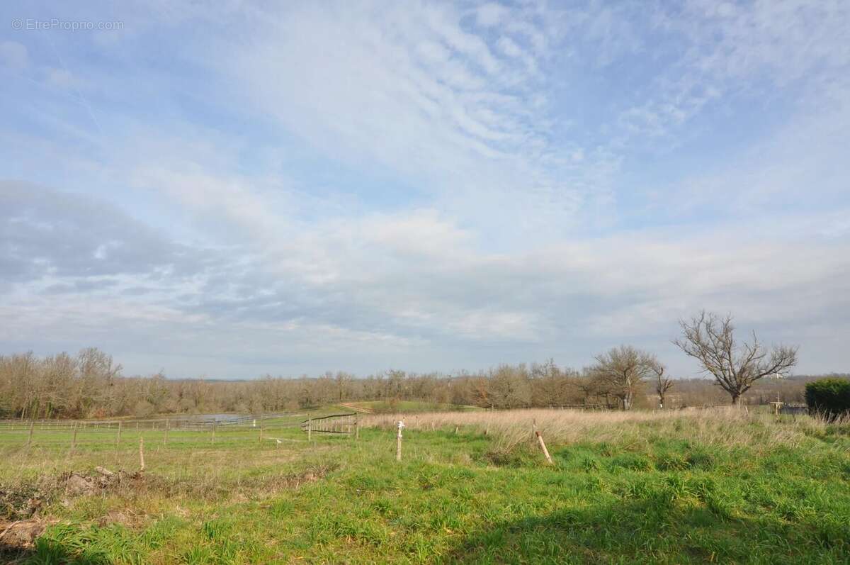 Maison à LA ROCHE-CHALAIS