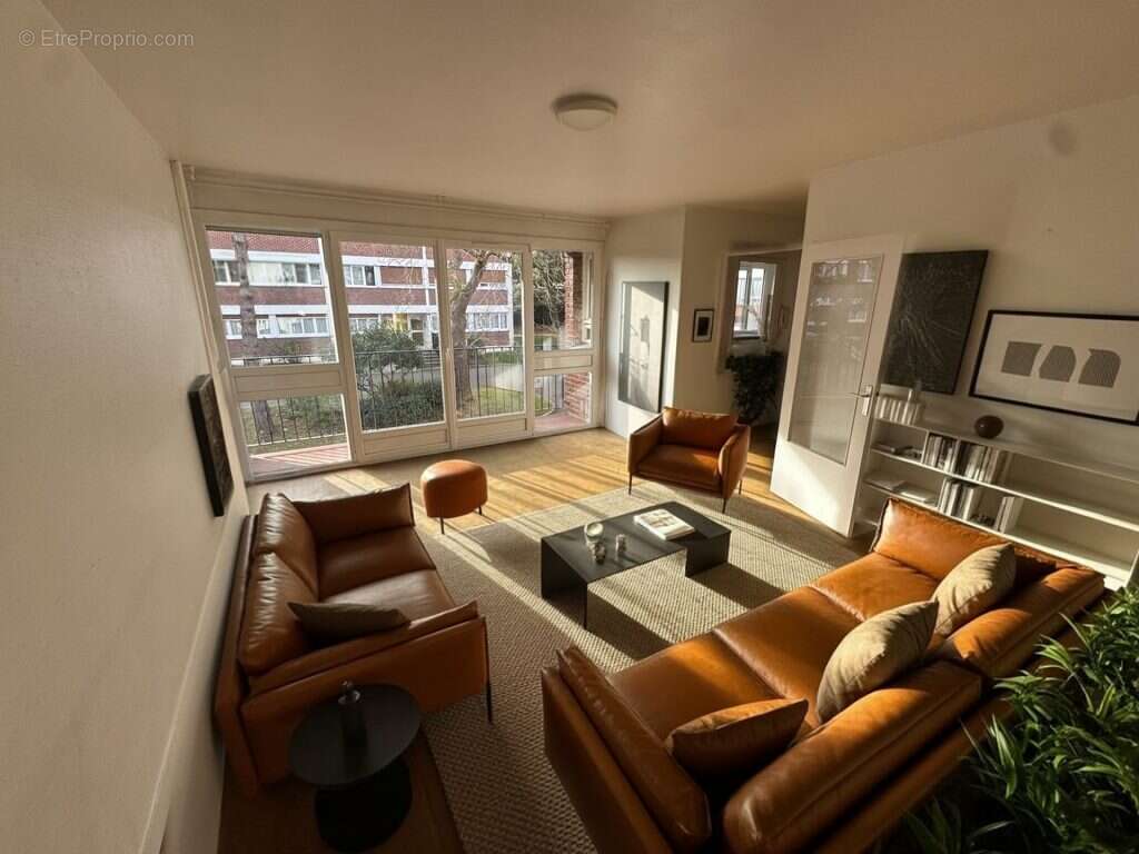 Appartement à LES CLAYES-SOUS-BOIS