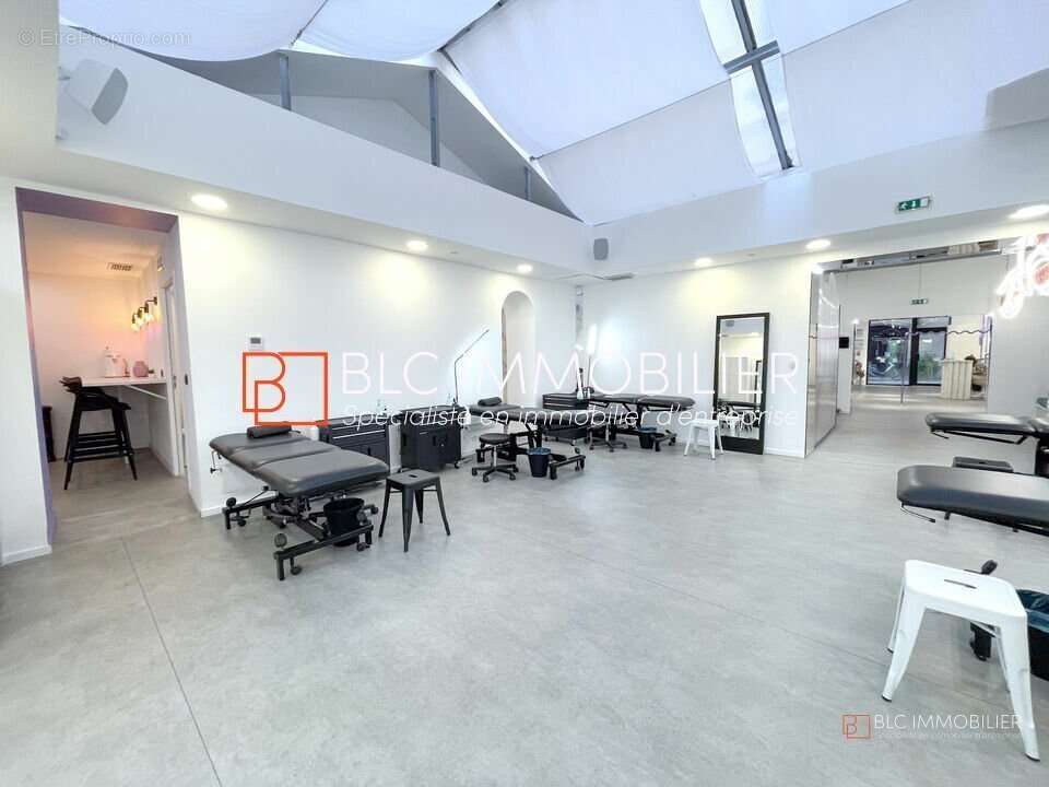 232 m² à Marseille-1e  - photo 6