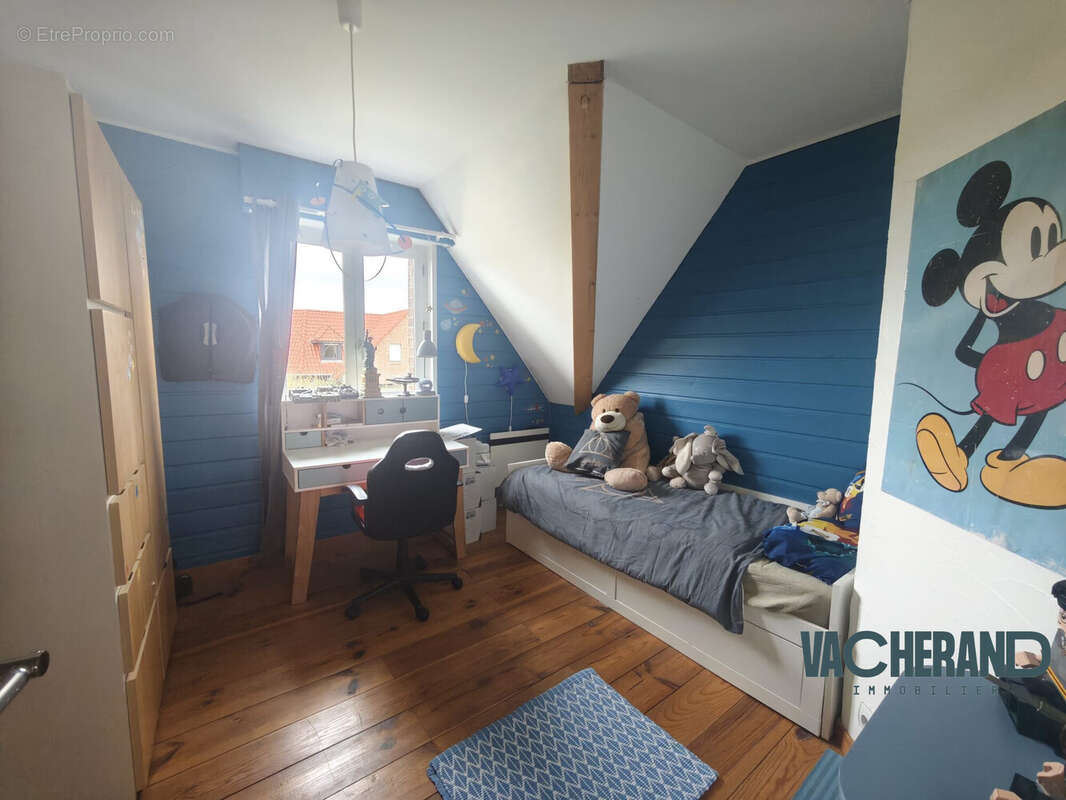 Maison 181 m² à Estaires  - photo 7