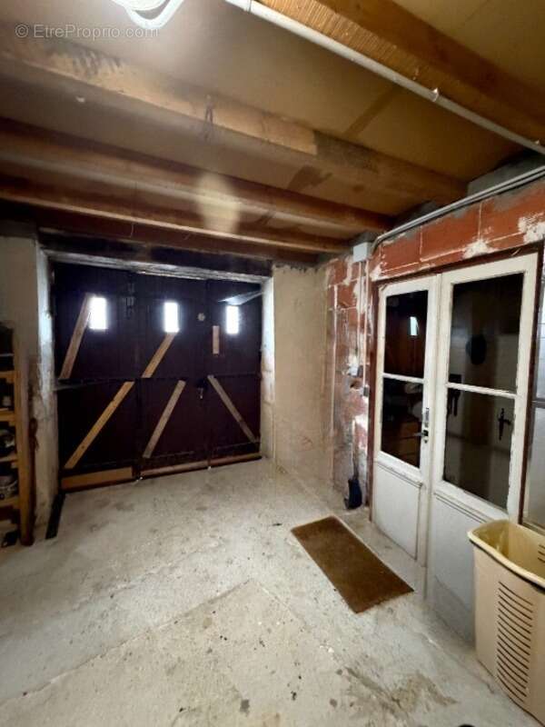 Vouzan. Maison 159 m² avec garages et dépendances - photo 13