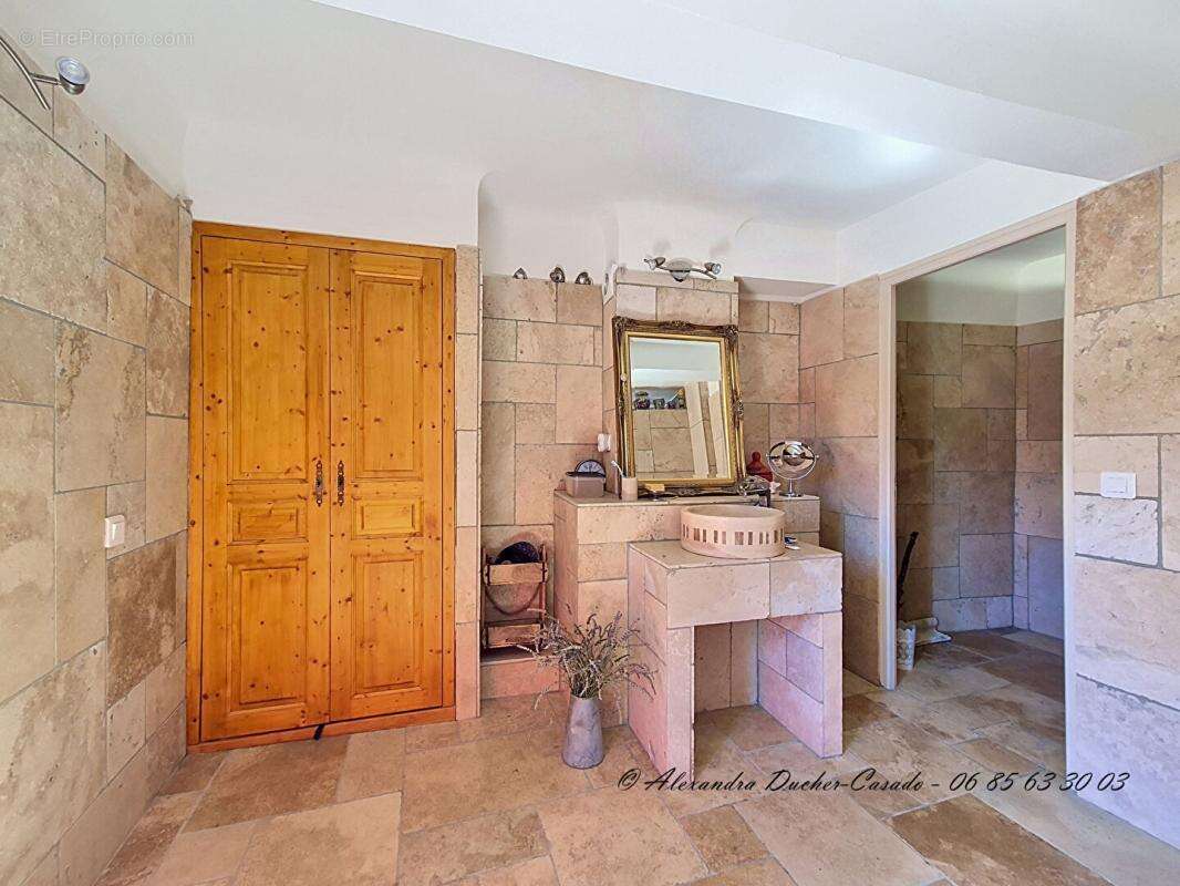 Maison centre village Peyruis 5 pièces - photo 7