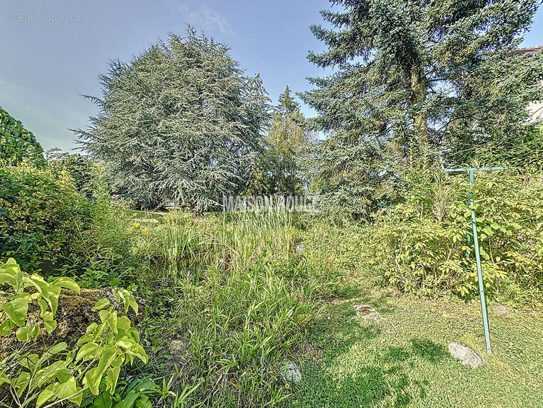 Maison à LE MESNIL-SAINT-DENIS