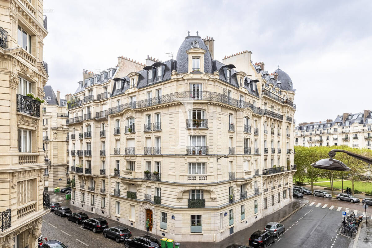 VUE - Appartement à PARIS-15E