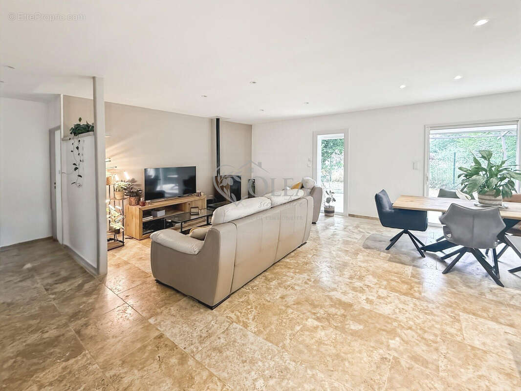 Maison 91 m² à Uzes  - photo 5