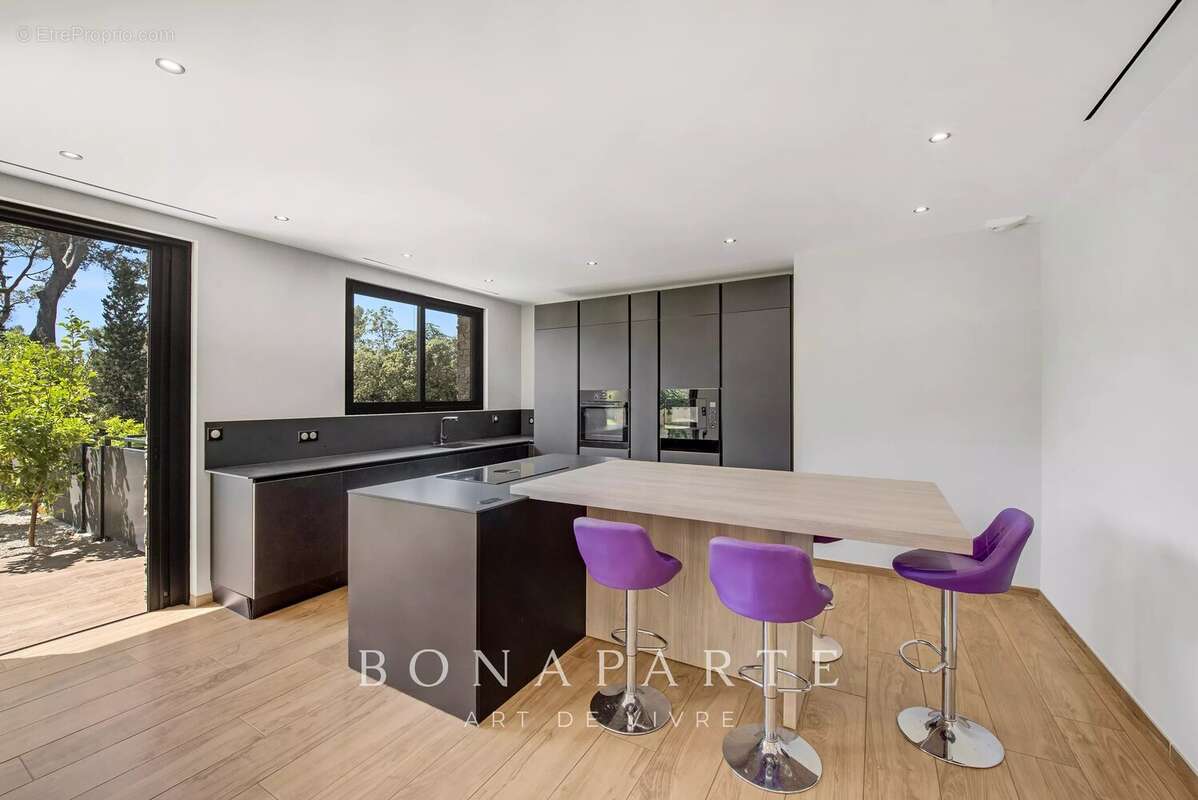 EXCLUSIVITÉ – Villa contemporaine de 330m² à très haute performance énergétique - photo 10