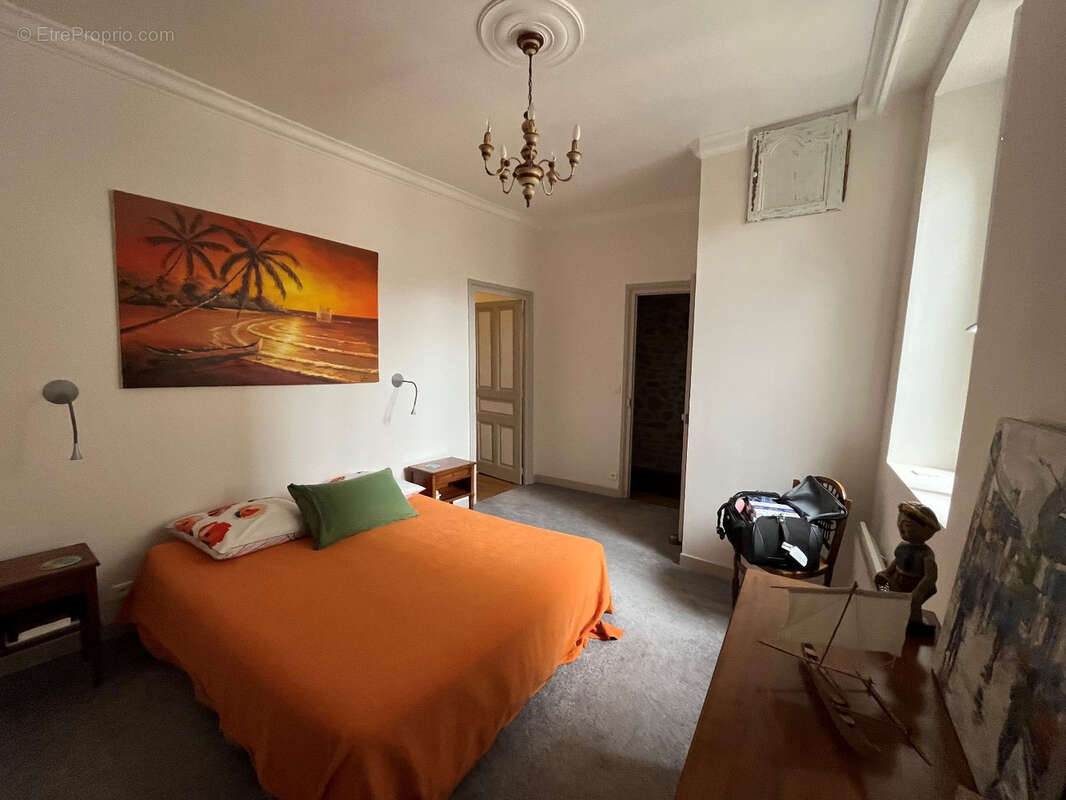À vendre : Appartement rénové sur le port, au cœur de l'intra muros - photo 4