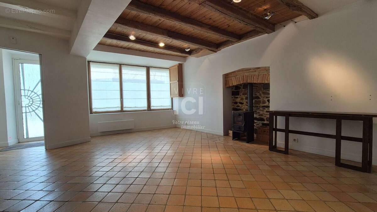 Maison à SAINT-ETIENNE-DE-MONTLUC