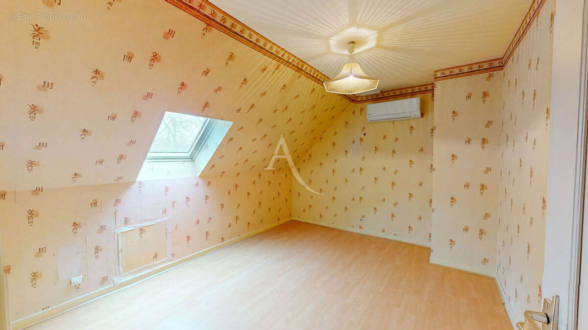 Maison à SAINT-JEAN-DE-BRAYE